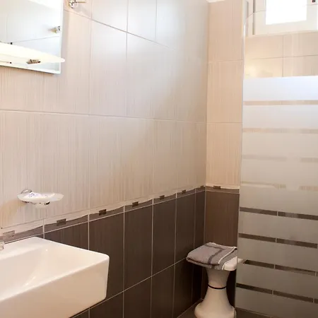 فندق Hotel Nydri Beach 2*
