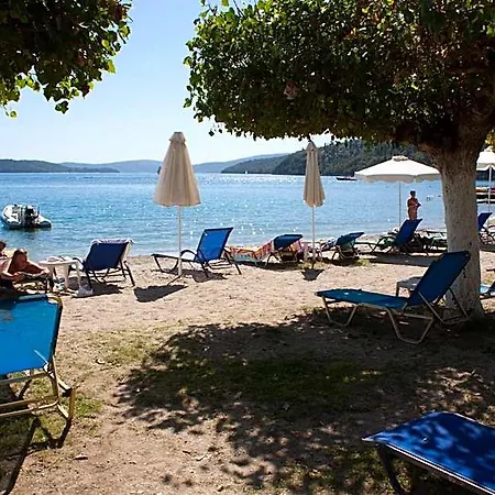 Hotel Nydri Beach فندق