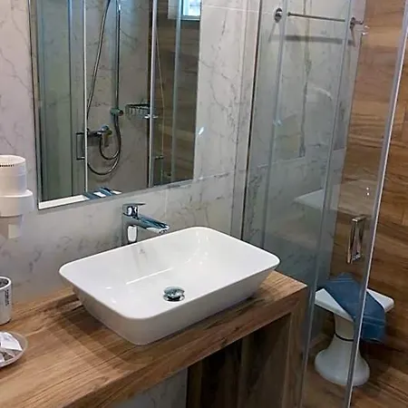 Hotel Nydri Beach فندق