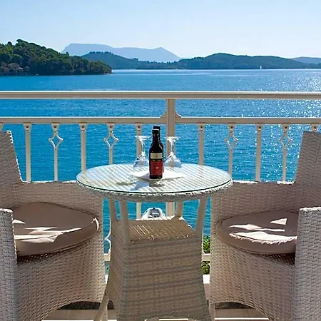 فندق Hotel Nydri Beach 2*