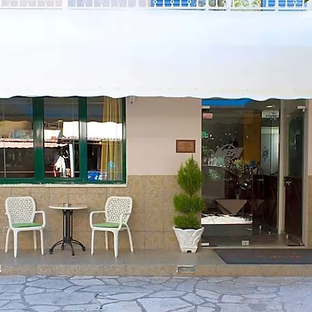 Hotel Nydri Beach فندق